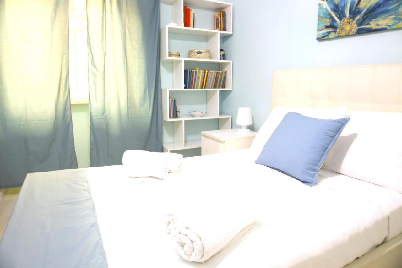 Ferienwohnung Hostly - Vittoria House - Near The Center With Private Parking Neapel Exterior foto