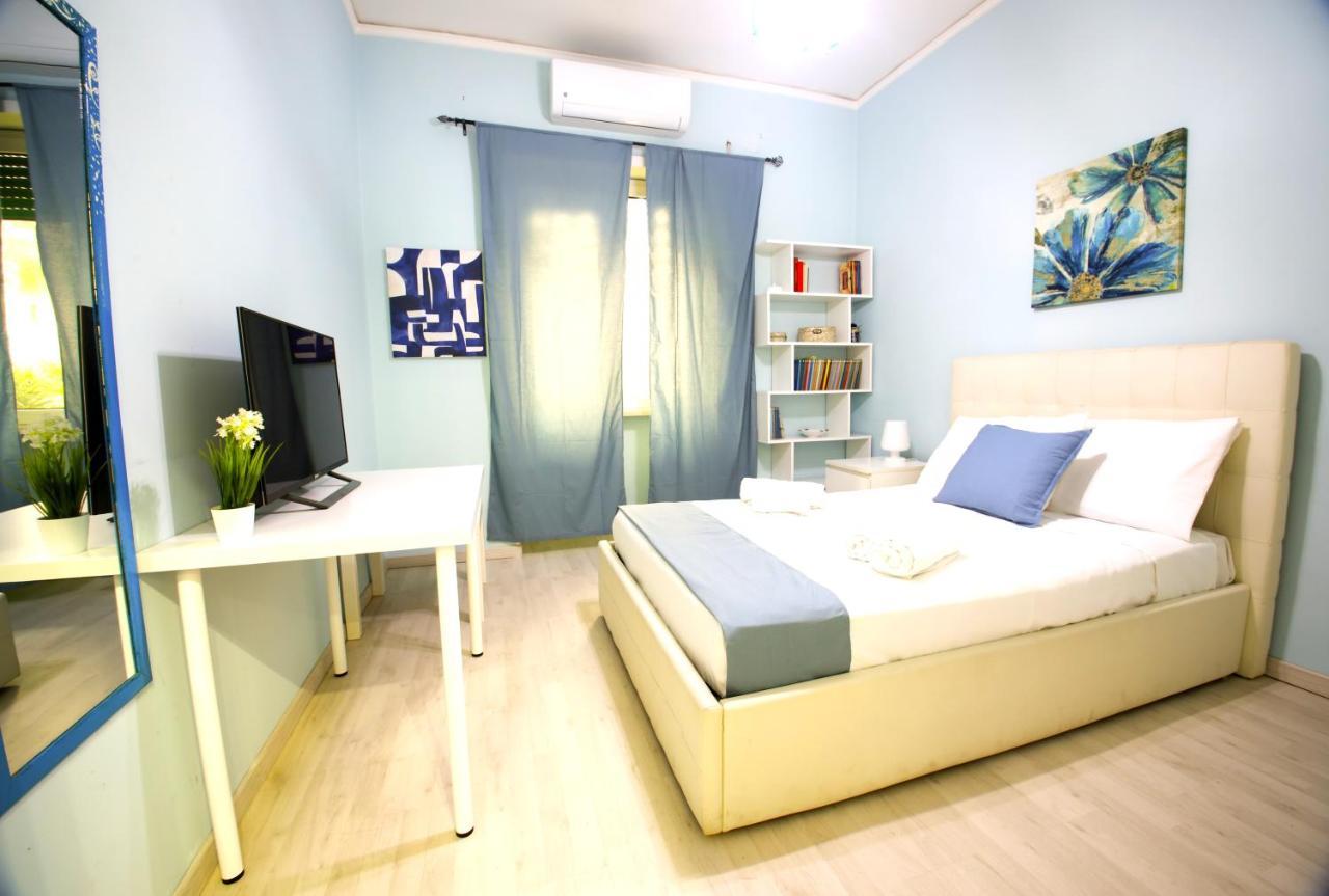 Ferienwohnung Hostly - Vittoria House - Near The Center With Private Parking Neapel Exterior foto
