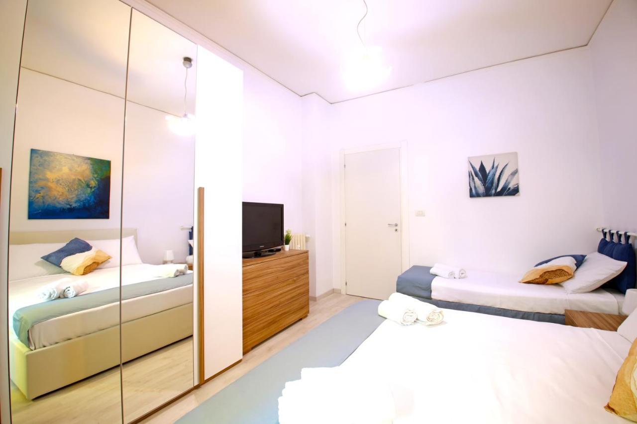 Ferienwohnung Hostly - Vittoria House - Near The Center With Private Parking Neapel Exterior foto