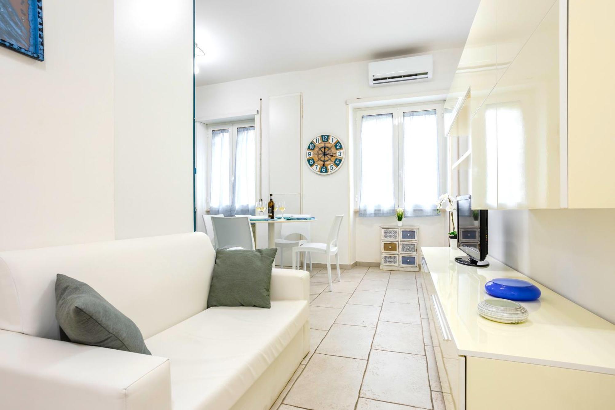 Ferienwohnung Hostly - Vittoria House - Near The Center With Private Parking Neapel Exterior foto