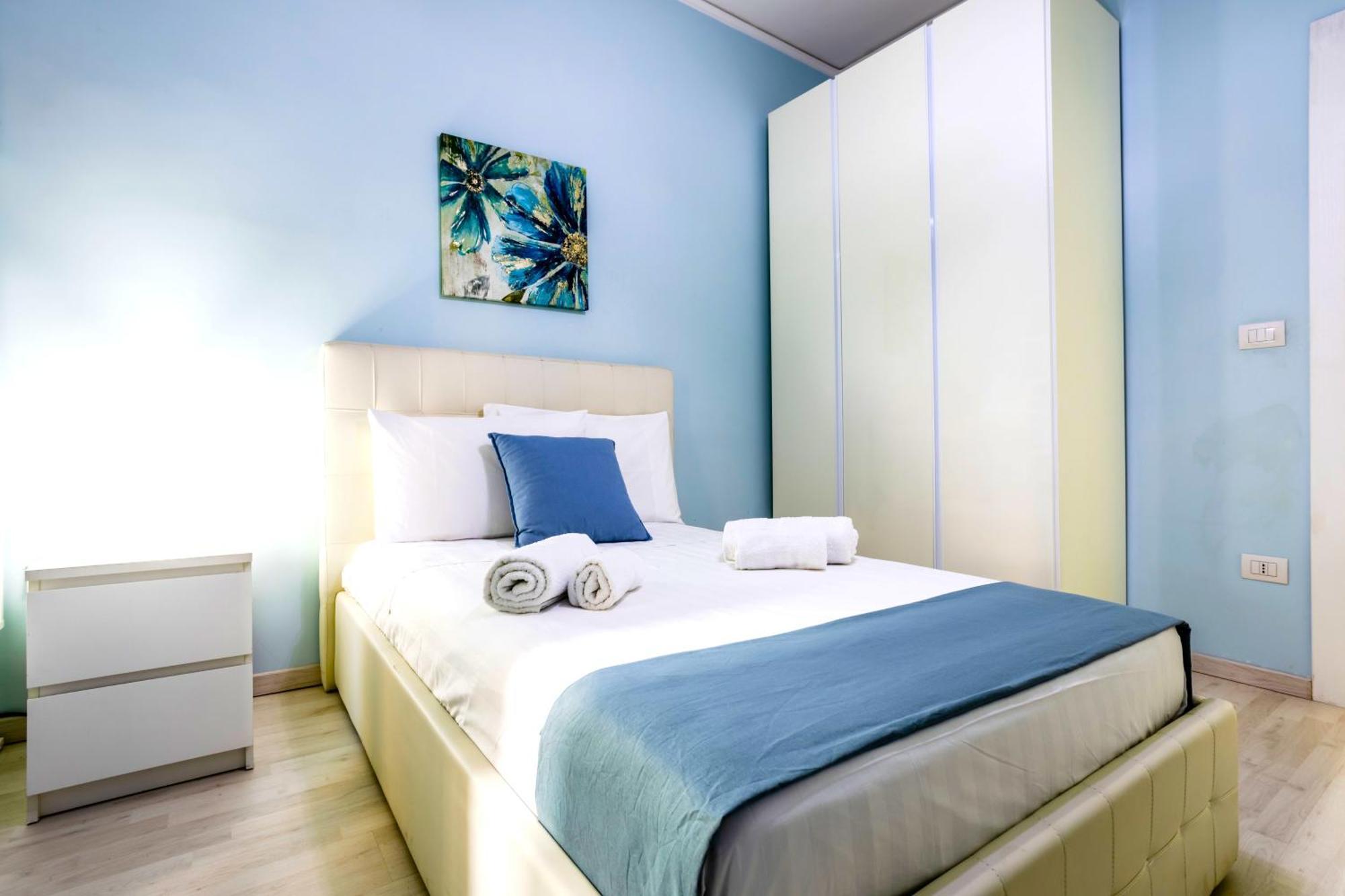 Ferienwohnung Hostly - Vittoria House - Near The Center With Private Parking Neapel Exterior foto