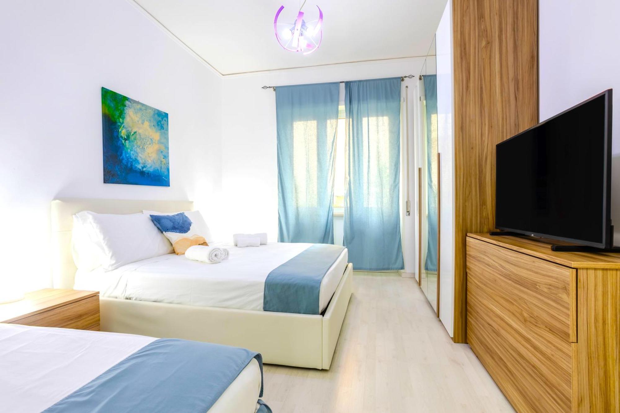 Ferienwohnung Hostly - Vittoria House - Near The Center With Private Parking Neapel Exterior foto
