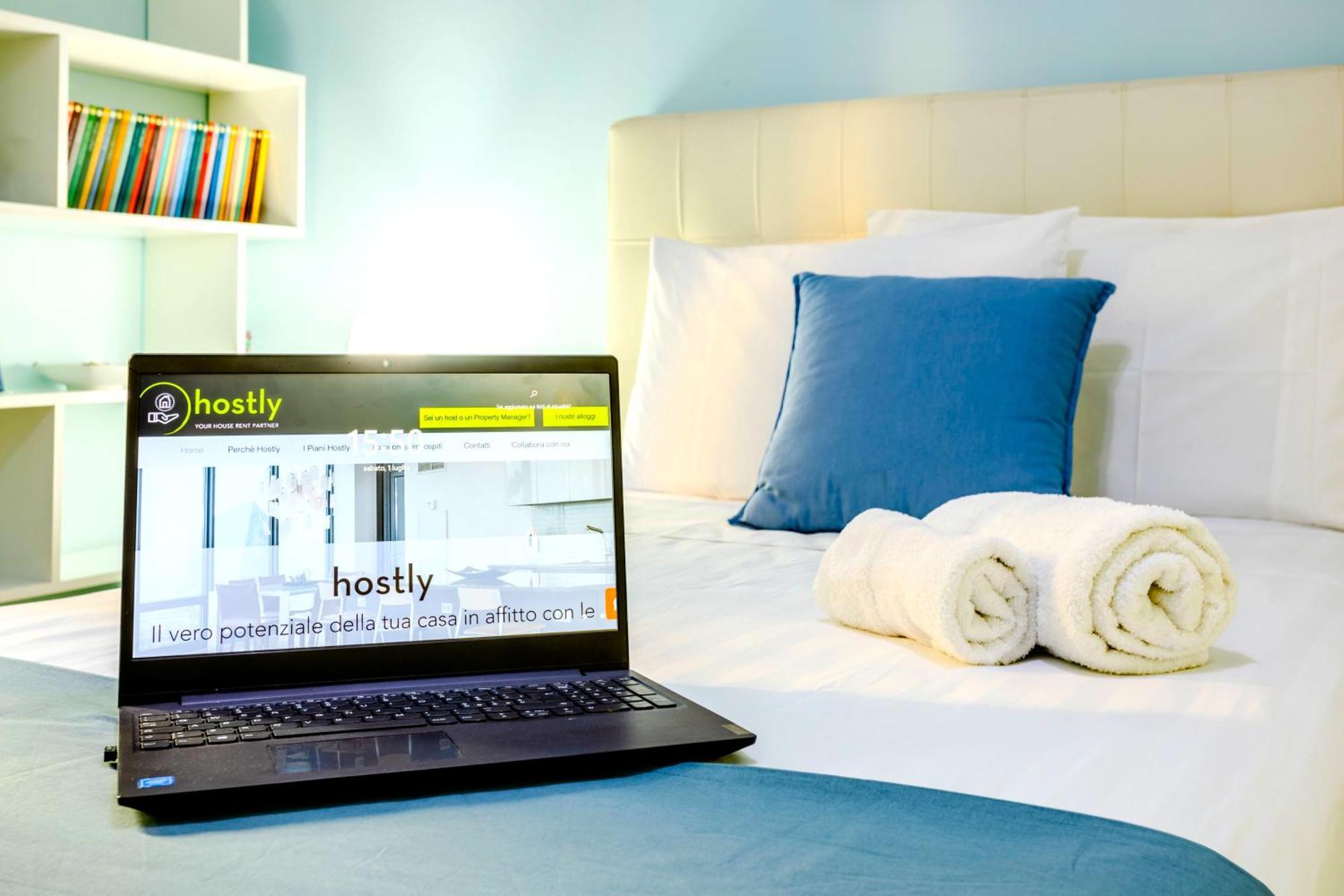 Ferienwohnung Hostly - Vittoria House - Near The Center With Private Parking Neapel Exterior foto